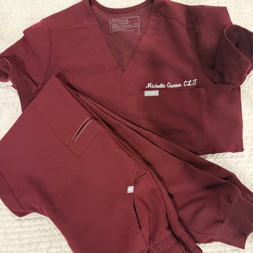 Figs set in burgundy